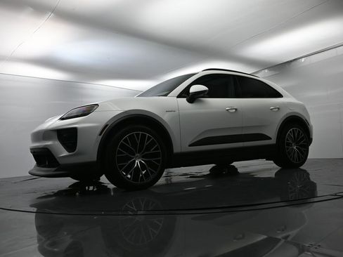 Certified 2024 Porsche Macan 4 Electric image 45