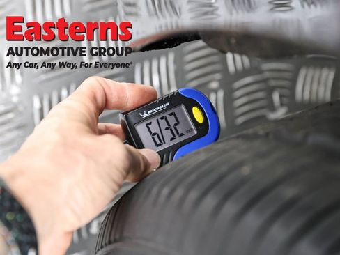 Used 2023 Chrysler Pacifica Touring-L image 30