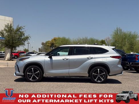 Used 2021 Toyota Highlander XSE AWD/4WD image 10
