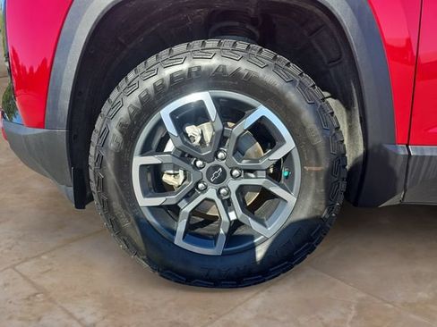 Used 2025 Chevrolet Equinox ACTIV w/ Safety and Technology Package FWD image 14