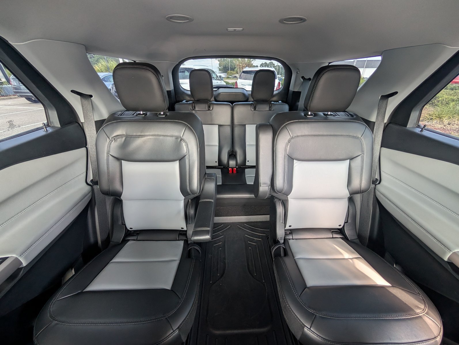 Used 2024 Ford Explorer XLT w/ Equipment Group 202A AWD/4WD image 27
