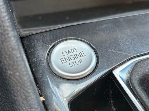 Used 2024 Volkswagen Tiguan SE image 13