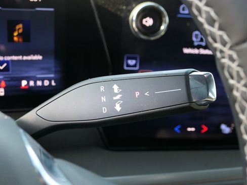 Used 2025 Chevrolet Traverse LT image 17