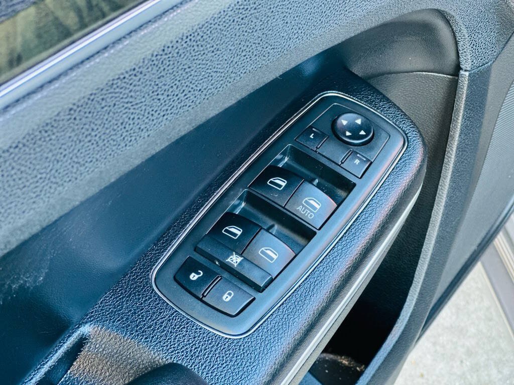 Used 2013 Chrysler 300 C RWD image 13