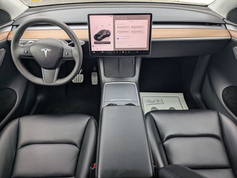 Used 2024 Tesla Model Y Performance image 17