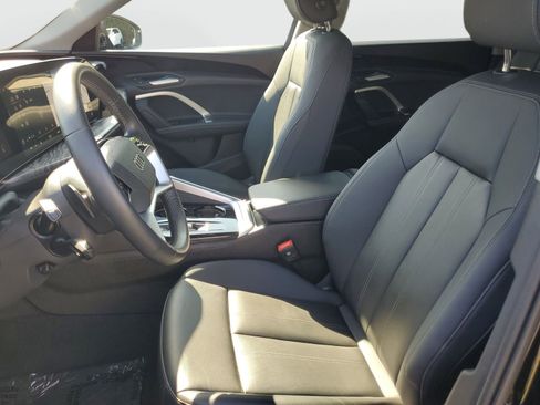 Used 2025 Audi Q5 Premium w/ Convenience Package image 19