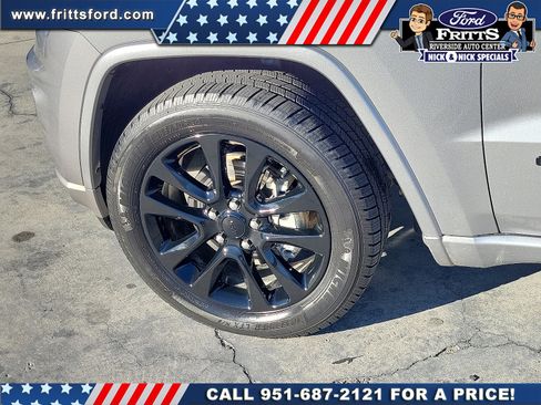 Used 2019 Jeep Grand Cherokee Altitude image 17