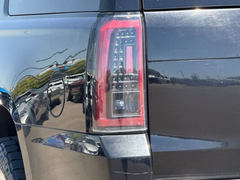 Used 2017 GMC Yukon XL Denali w/ Open Road Package AWD/4WD image 34