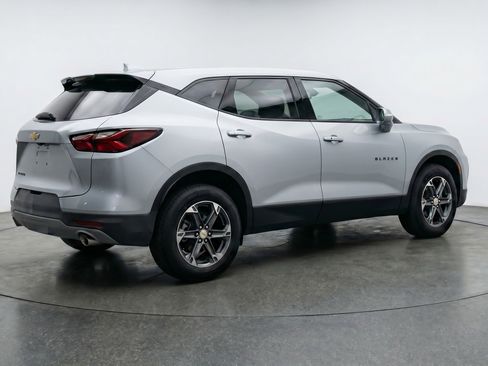 Used 2025 Chevrolet Blazer LT FWD image 9