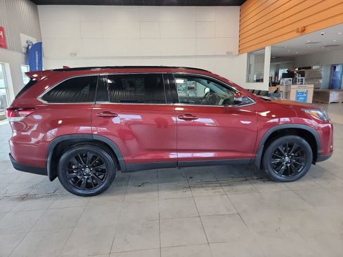 Used 2019 Toyota Highlander AWD V6 image 6
