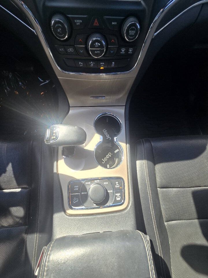 Used 2014 Jeep Grand Cherokee Overland w/ Advanced Technology Group AWD/4WD image 32