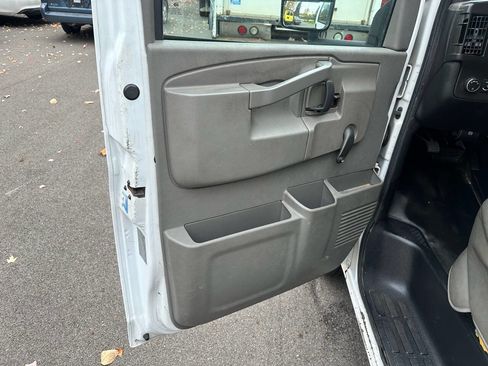 Used 2017 Chevrolet Express 3500 image 14