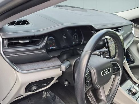 Used 2022 Jeep Grand Cherokee Overland AWD/4WD image 11