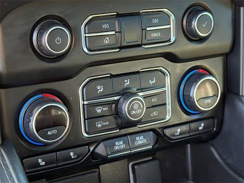 Used 2021 Chevrolet Suburban LT image 19