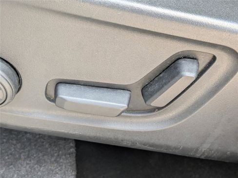 Used 2023 Volvo XC40 B5 Plus image 21