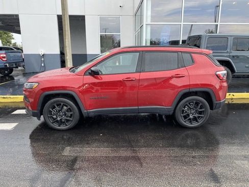Used 2025 Jeep Compass Latitude w/ Altitude Special Edition image 5