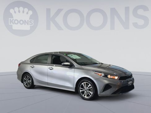 Used 2023 Kia Forte LXS w/ LXS Technology Package FWD image 2
