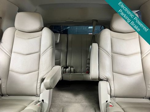 Used 2019 Cadillac Escalade Premium Luxury w/ Escalade Sport Edition AWD/4WD image 15