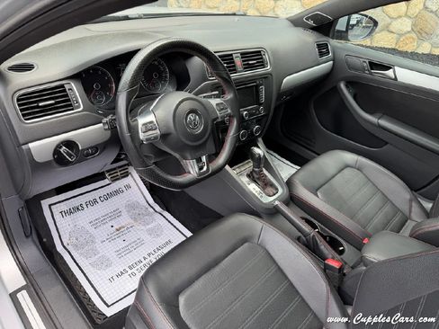 Used 2013 Volkswagen Jetta GLI Autobahn FWD image 5