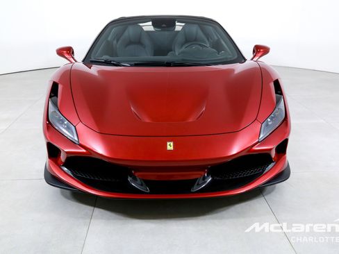Used 2022 Ferrari F8 Tributo image 5
