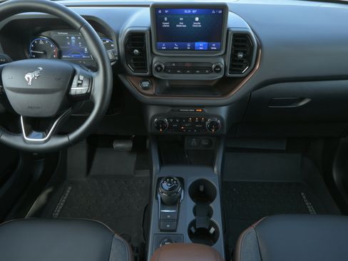 Used 2024 Ford Bronco Sport Outer Banks w/ Tech Package AWD/4WD image 12