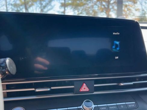 Certified 2024 Hyundai Elantra SEL image 25