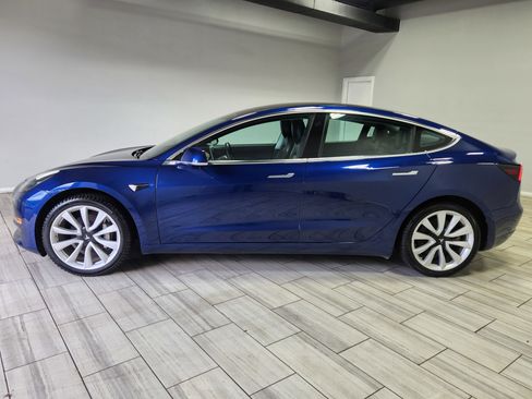 Used 2019 Tesla Model 3 Long Range RWD image 2