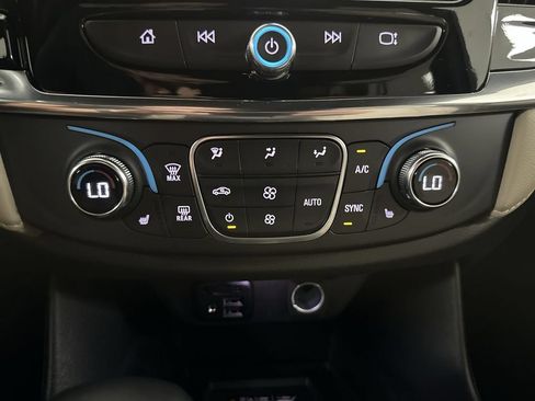 Used 2023 Chevrolet Traverse LT w/ LT Premium Package AWD/4WD image 49