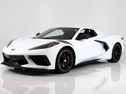 Used 2022 Chevrolet Corvette Stingray Premium Conv w/ Z51 Performance Package RWD image 3