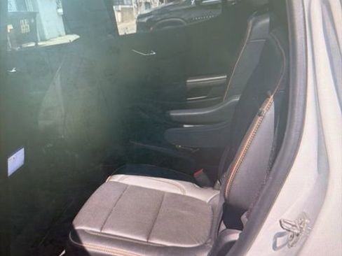 Used 2021 GMC Acadia AT4 w/ Technology Package AWD/4WD image 5