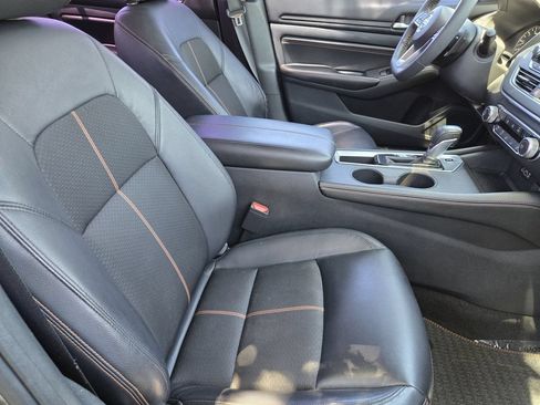 Used 2022 Nissan Altima 2.5 SR w/ Midnight Edition Package FWD image 8