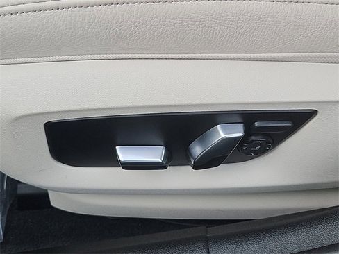 Used 2022 BMW 530i xDrive w/ Premium Package image 25