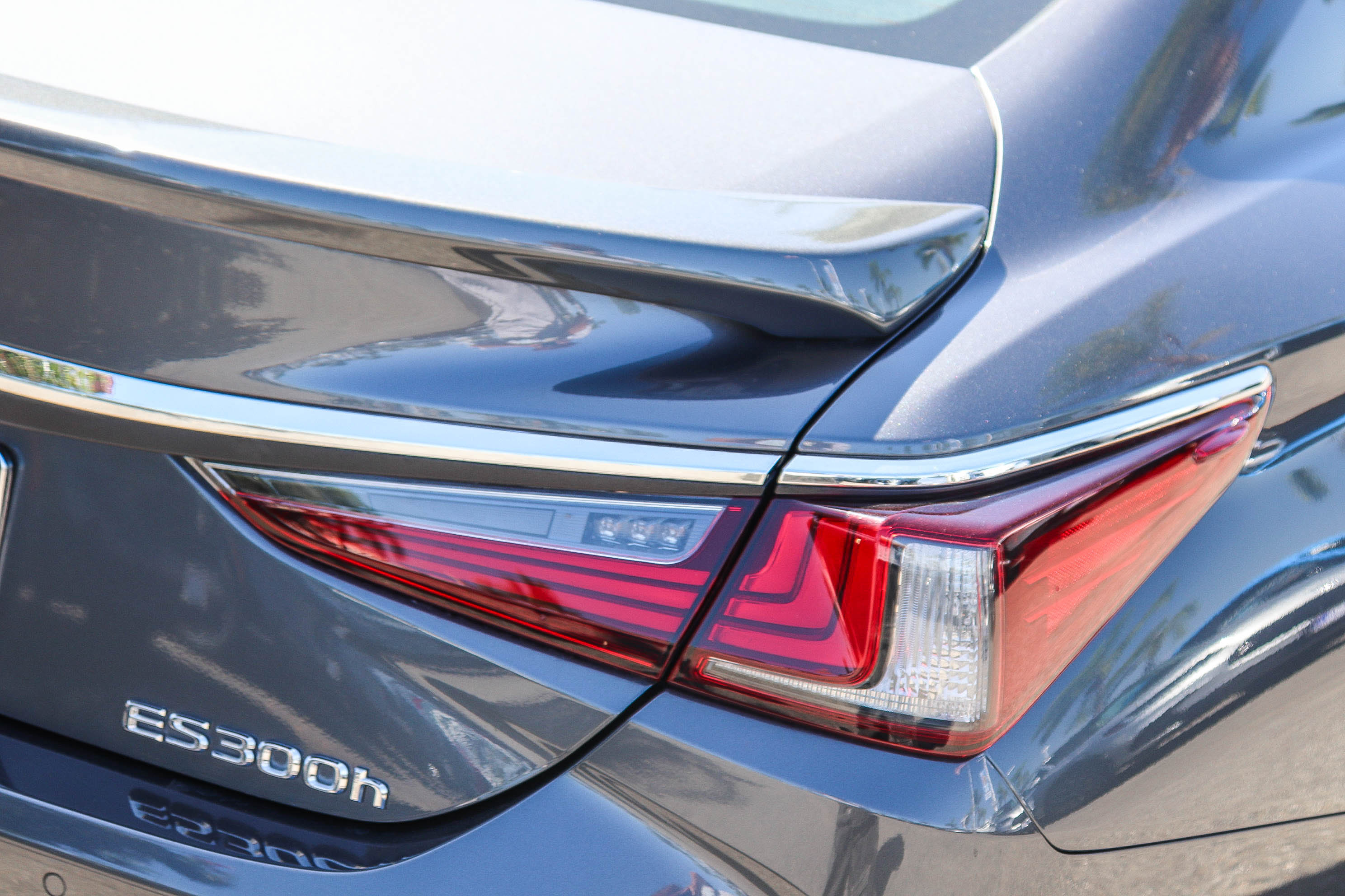 Used 2024 Lexus ES 300h w/ Premium Package FWD image 9