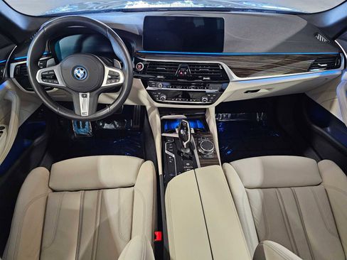 Used 2023 BMW 530e w/ M Sport Package image 10