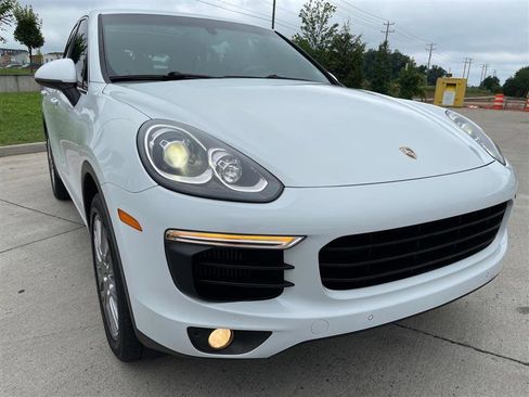 Used 2015 Porsche Cayenne S image 57