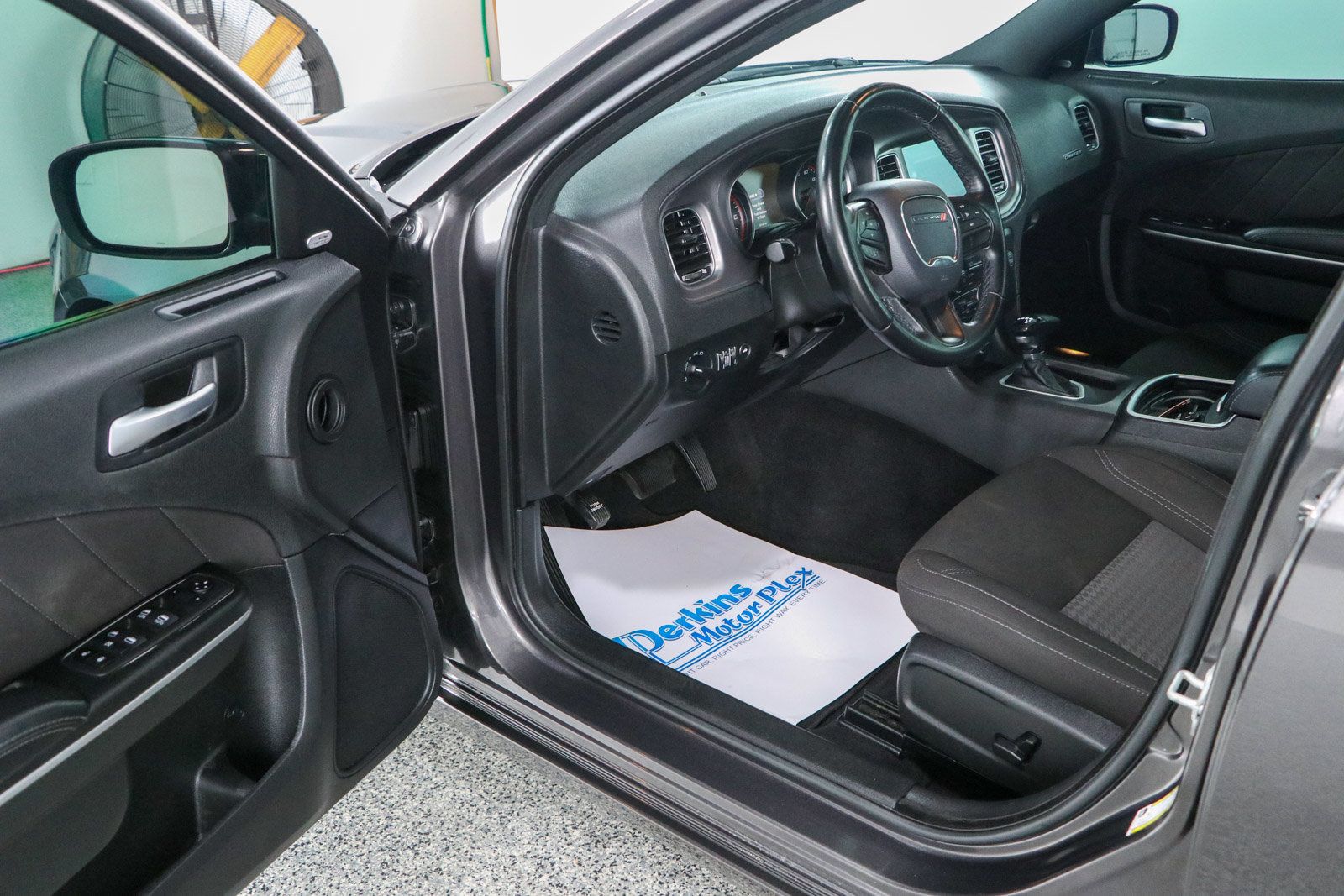 Used 2023 Dodge Charger SXT RWD image 3