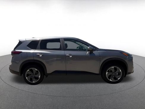 Used 2025 Nissan Rogue SV FWD image 16