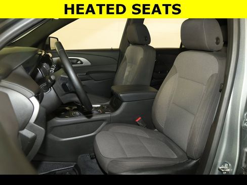 Used 2023 Chevrolet Traverse LT image 3