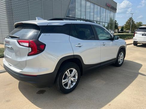 Used 2022 GMC Terrain SLE w/ Driver Convenience Package FWD image 5