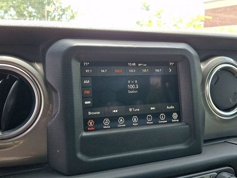 Used 2018 Jeep Wrangler Unlimited Sahara w/ Dual Top Group AWD/4WD image 19