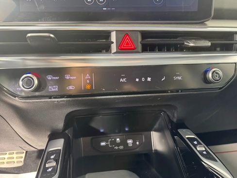 Used 2025 Kia Sorento SX image 21