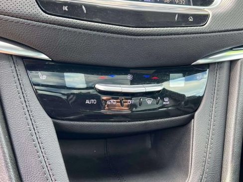 Used 2025 Cadillac XT6 Luxury FWD image 31