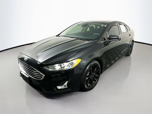 Used 2020 Ford Fusion SE FWD image 3
