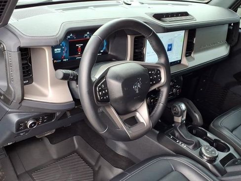 Certified 2025 Ford Bronco Outer Banks w/ Sasquatch Package AWD/4WD image 15