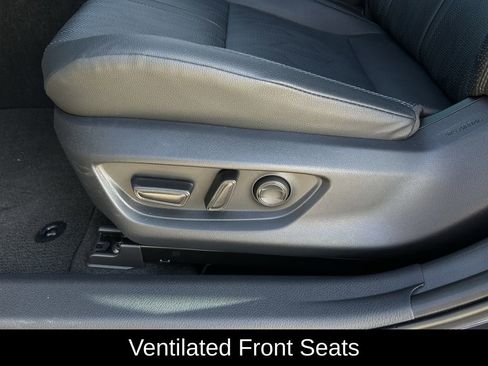 Used 2025 Toyota Camry XSE image 29