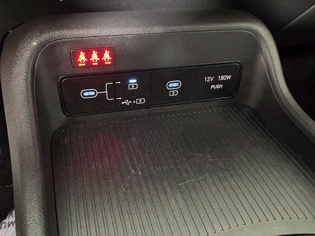 Used 2025 Hyundai Kona SEL FWD image 33