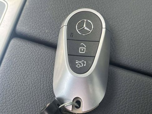 Used 2023 Mercedes-Benz C 300 4MATIC Sedan image 4
