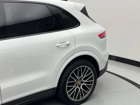 Used 2023 Porsche Cayenne AWD/4WD image 52