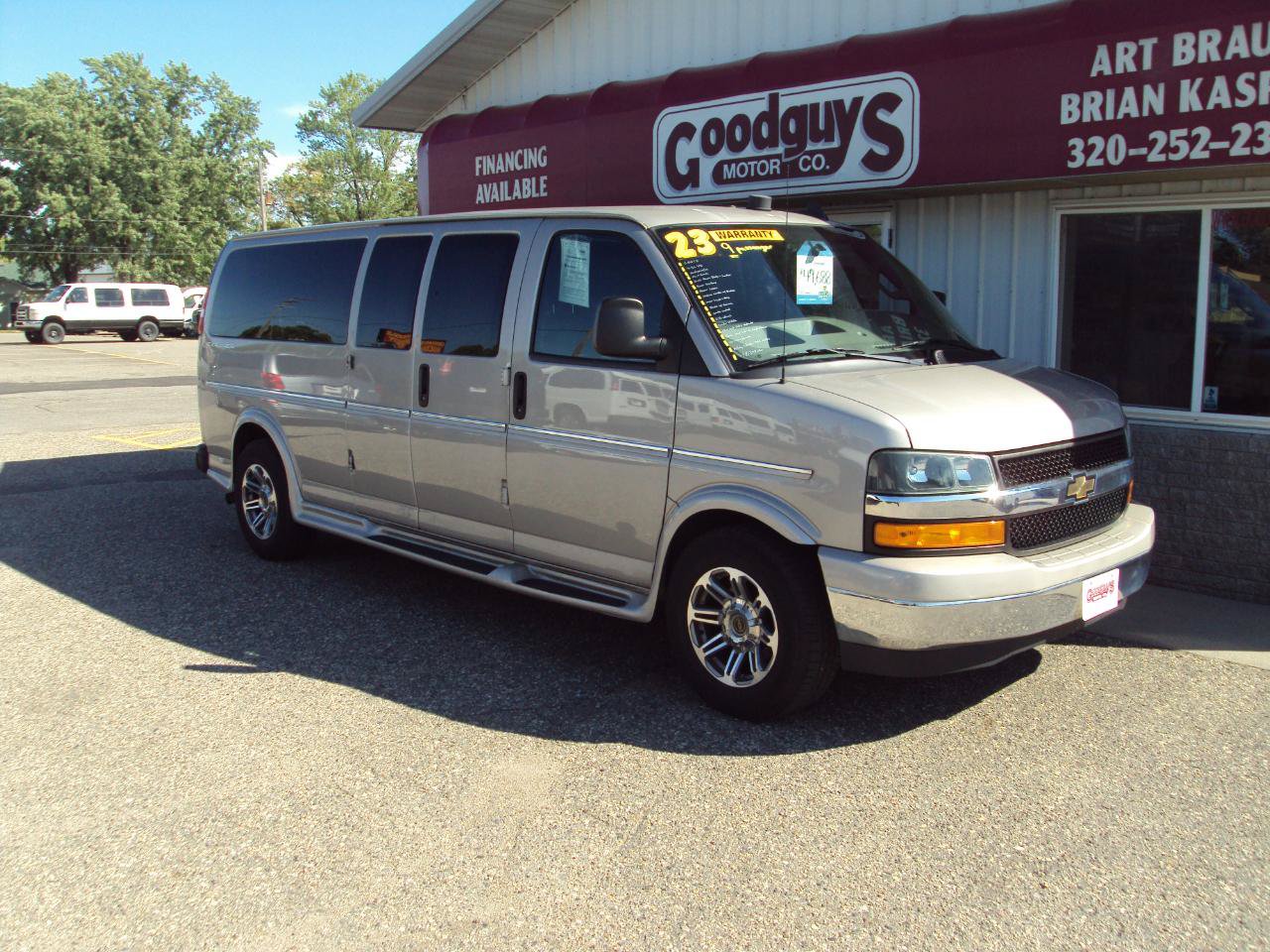 Used 2023 Chevrolet Express 2500 Extended RWD image 2