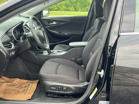 Used 2025 Chevrolet Malibu LT FWD image 13